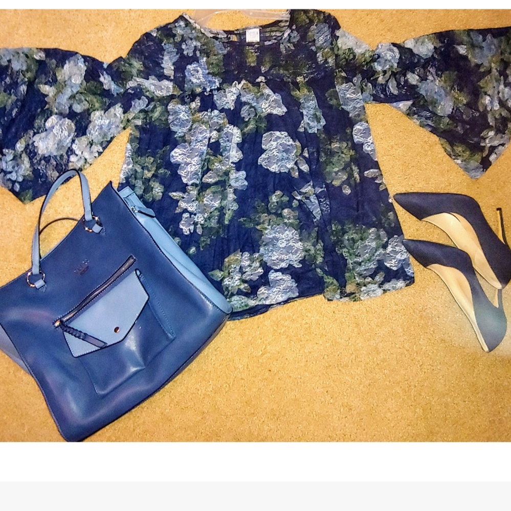 NWOT lace bell-sleeve top!!